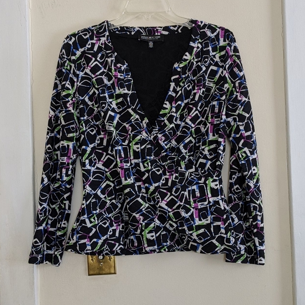 Jones New York petite 2 layer Mesh Top size Medium